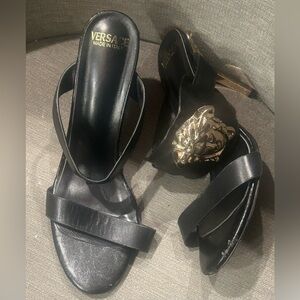 Versace Medusa Heel shoes Size 43 One Medusa Emblem Missing From Front Of Shoe
